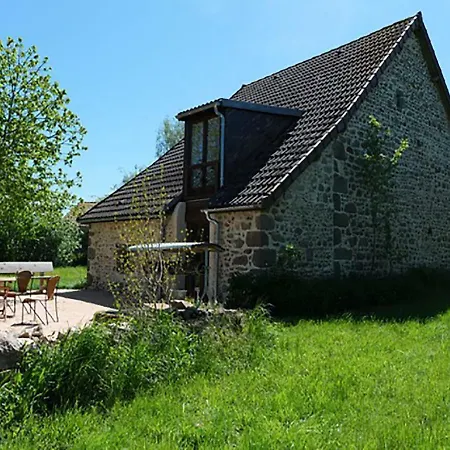 Dom wakacyjny Charming Holiday Overlooking The Valley Lapeyrouse